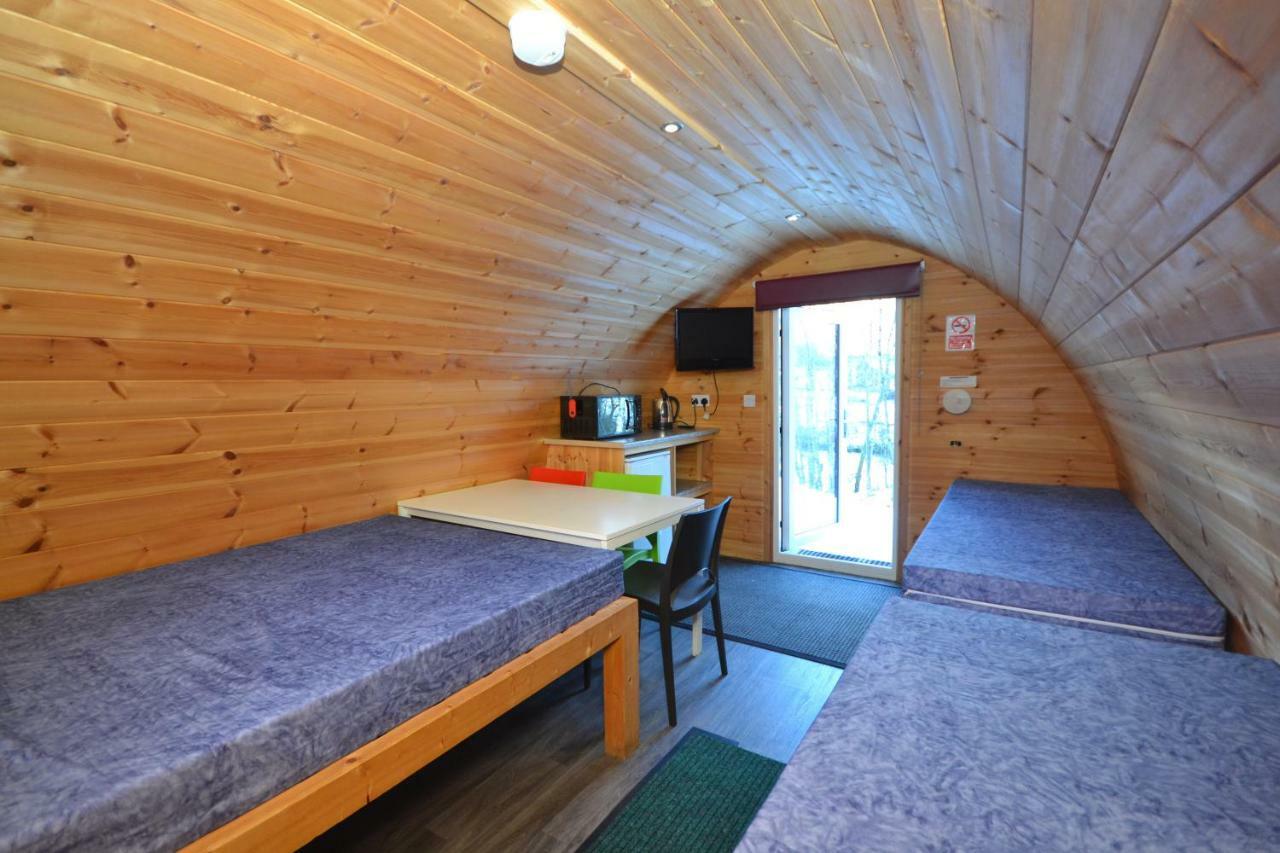 Blackwater Glamping Pods Кинлохливен Экстерьер фото